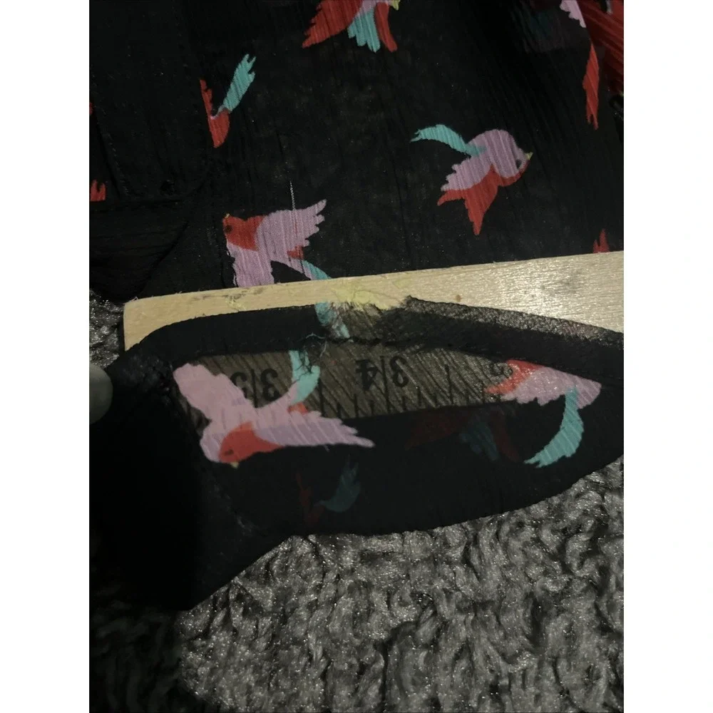 Living Doll Women's‎ M Sheer Black Bird Sleeveless Collared Button Up Top - Picture 8 of 8